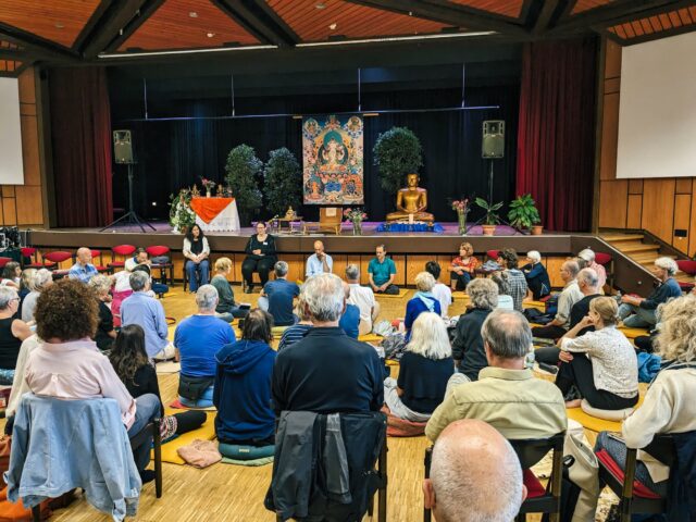 Zeigt Sangha beim Mahamudra Kurs in Titisee