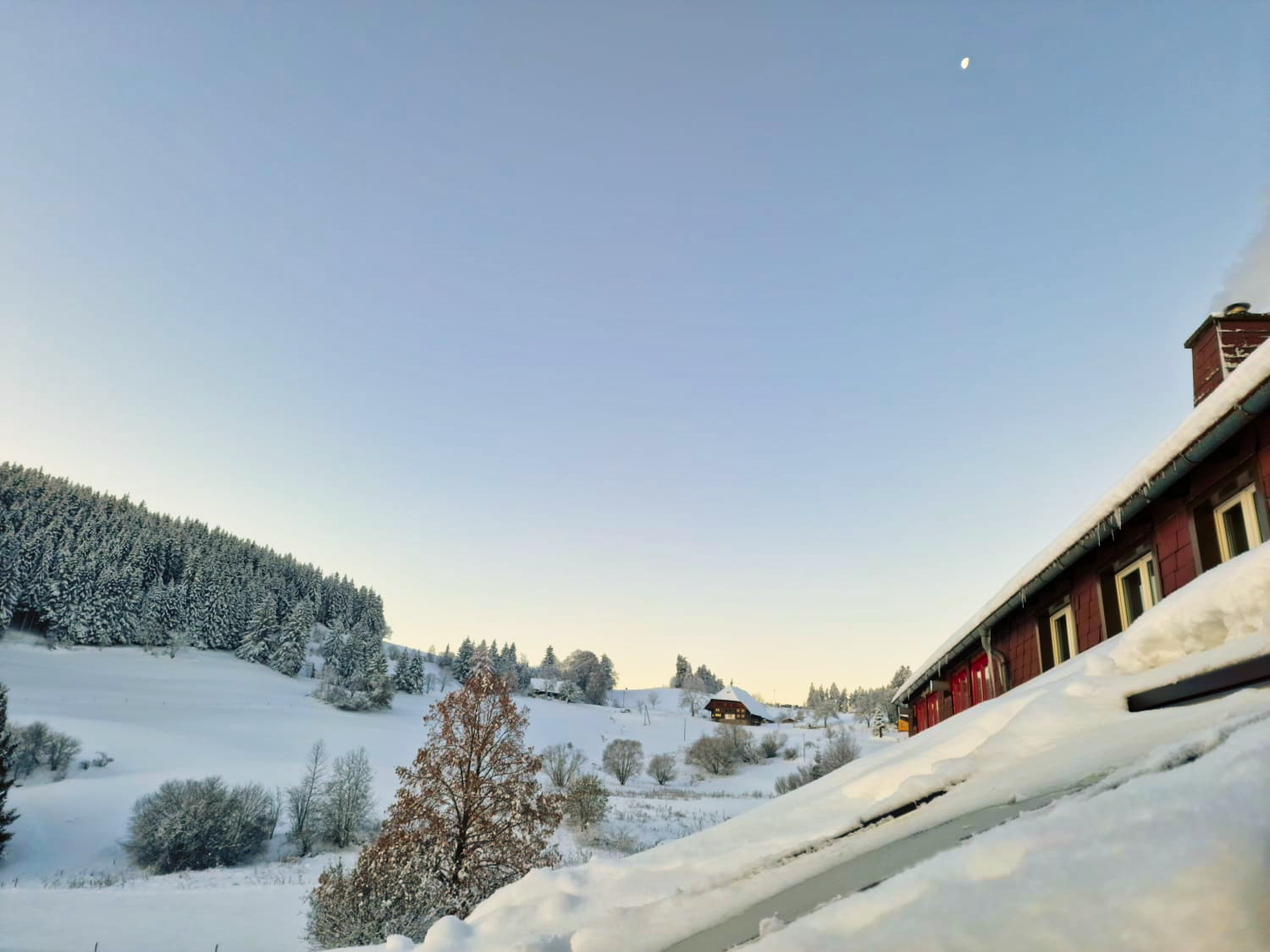 Zeigt Mahamudra Retreat Haus Richtung Himmel